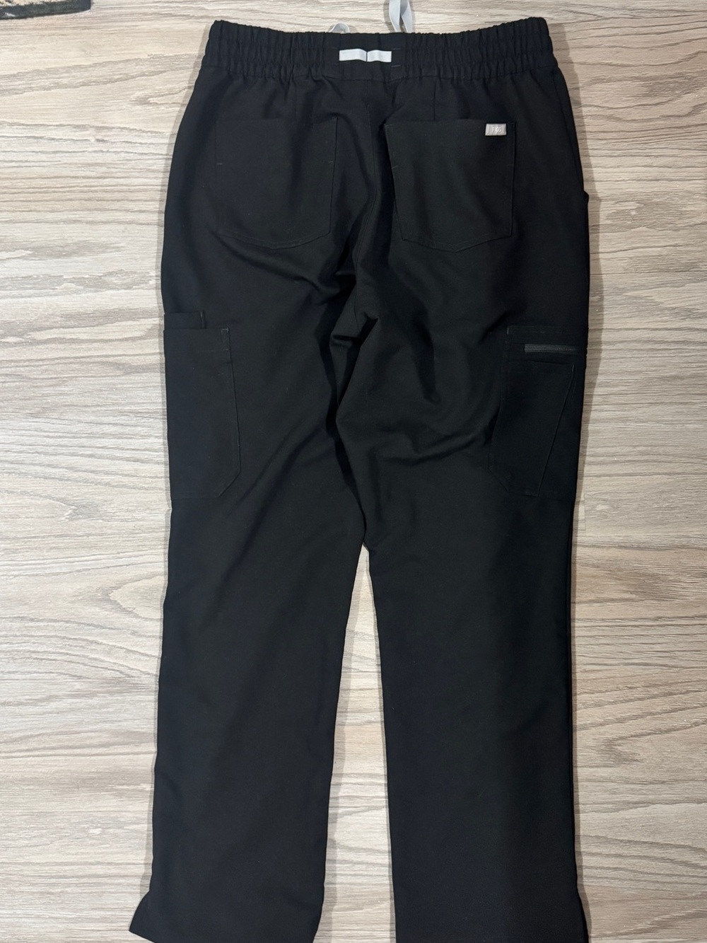 FIGS Technical Collection Black Cargo Pants Size L Healthcare Scrubs - Picture 2 of 4